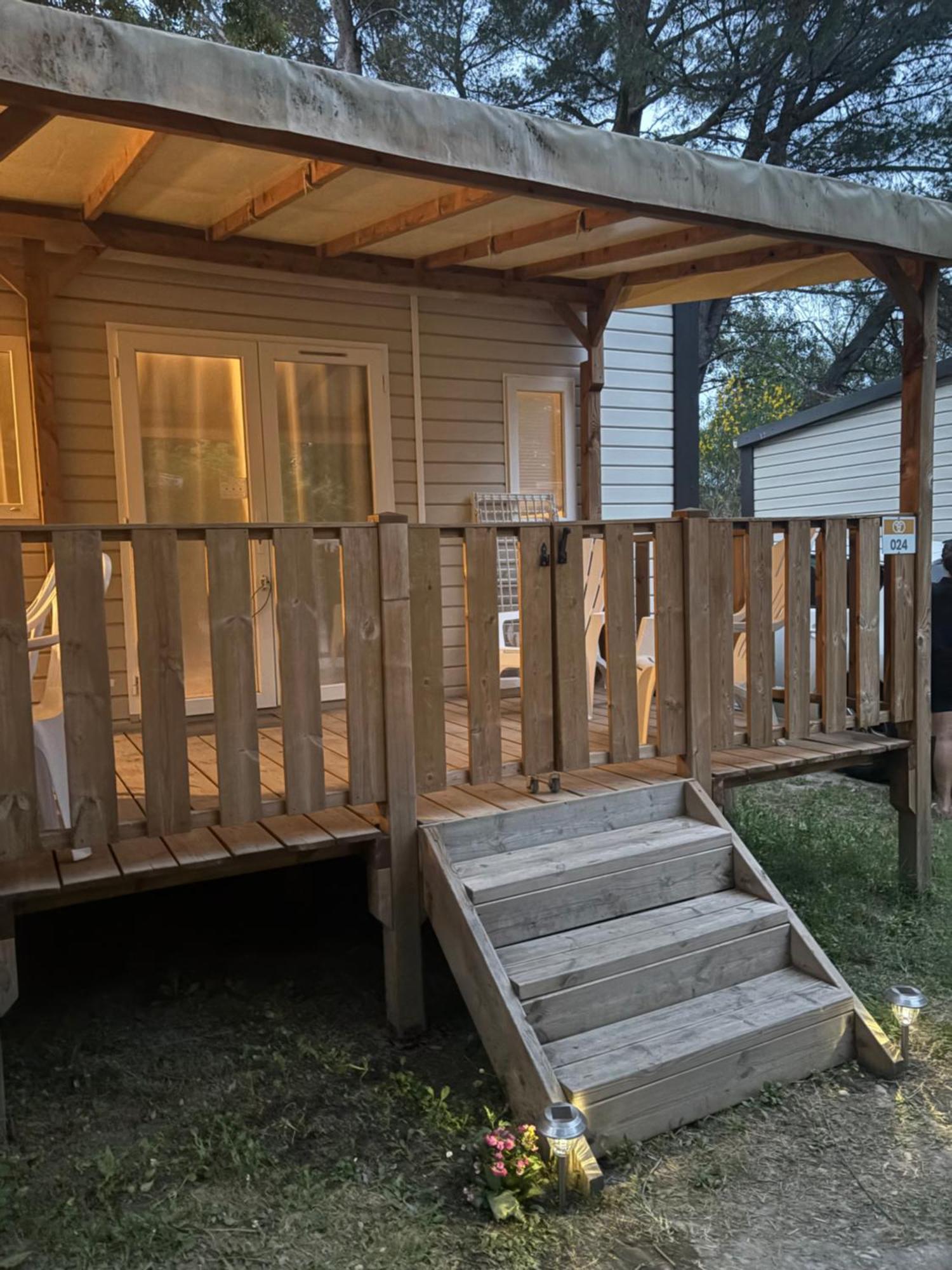Mobil-Home 6 Personnes Chez Maylia Cadenet Exterior photo